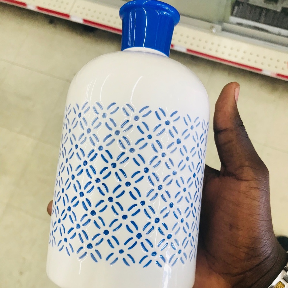 Bleue and white vase 🏺
